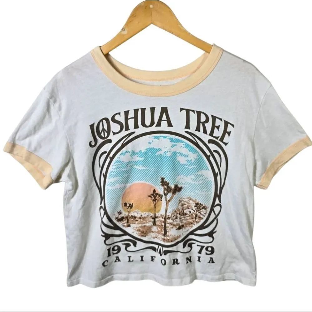 Wound Up Joshua Tree Graphic Tee - White and Tan
